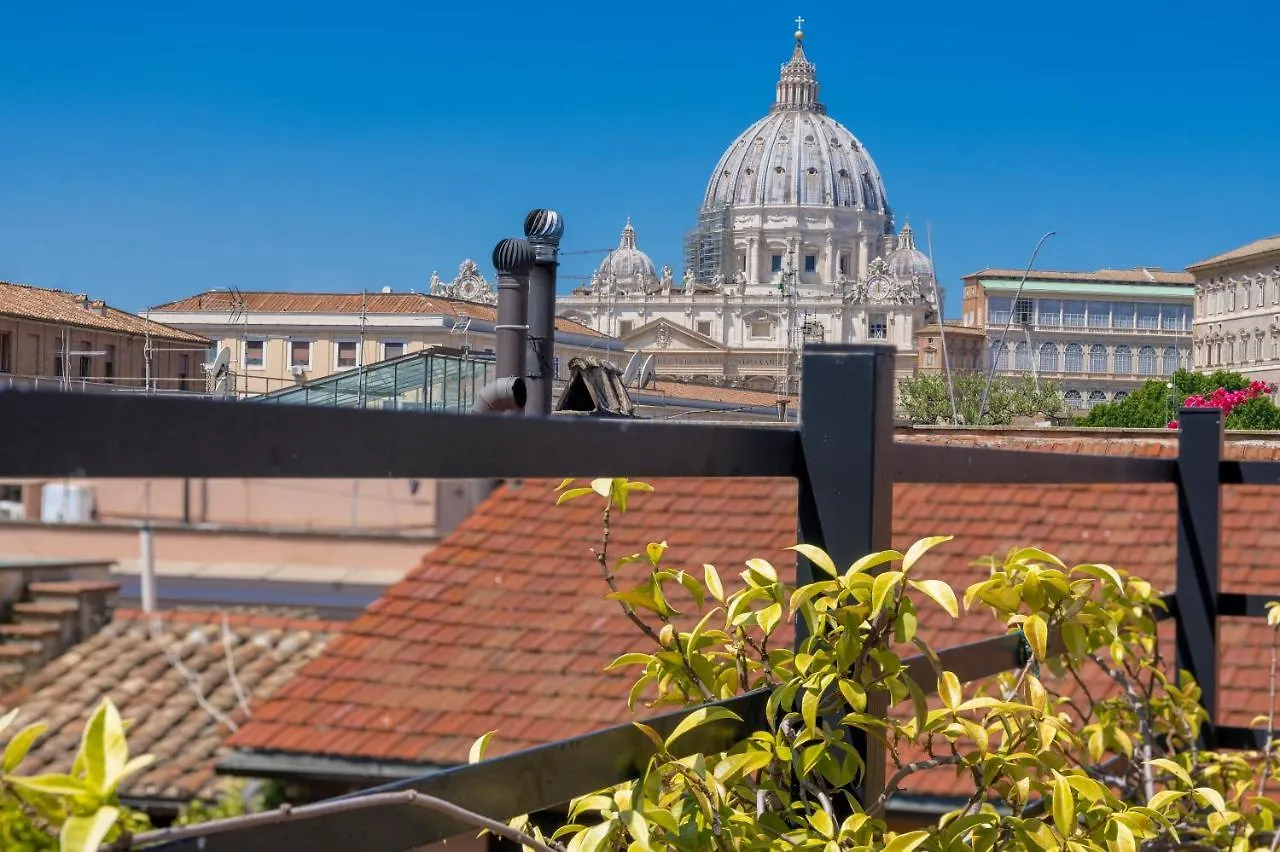 Unique View Over St. Peter'S Dome! 罗马 0*,  意大利
