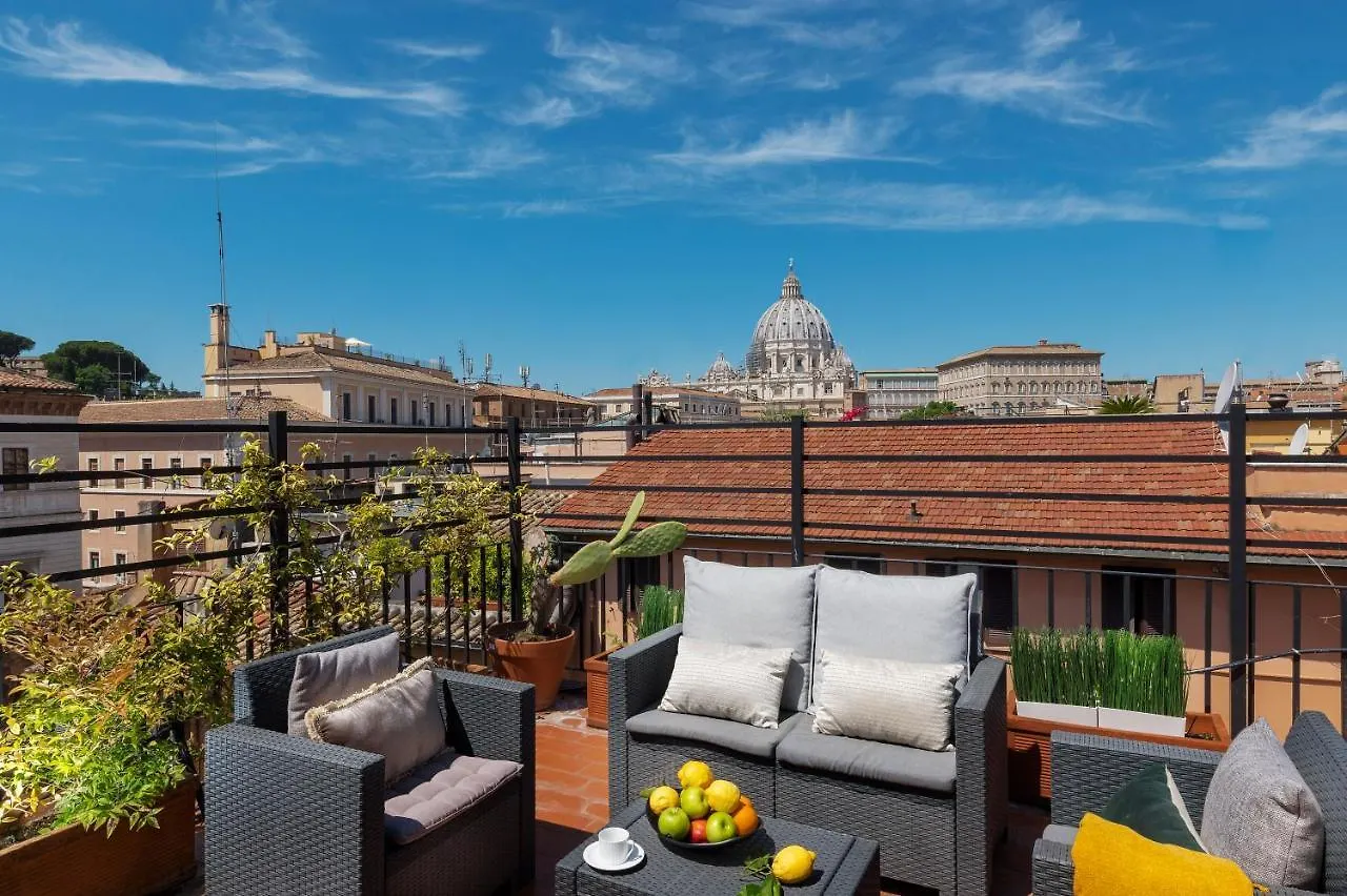 Unique View Over St. Peter'S Dome! 罗马
